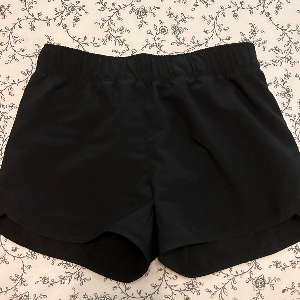 Old Navy Dolphin-Hem Run Shorts for Girls (10/12)